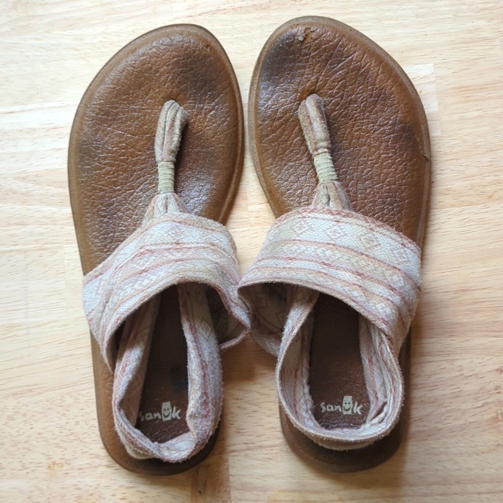 Sanuk Women's Tan Geometric Barefoot Yoga Sandals Size 8